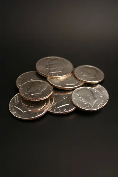 Zilveren dollars en halve dollar — Stockfoto