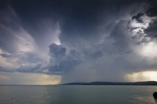 Storm över sjön balaton — Stockfoto
