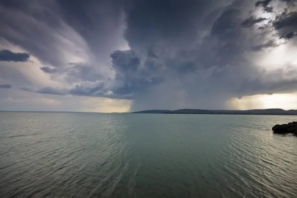 Storm över sjön balaton — Stockfoto