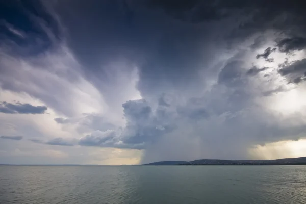호수 balaton 이상의 폭풍 — 스톡 사진