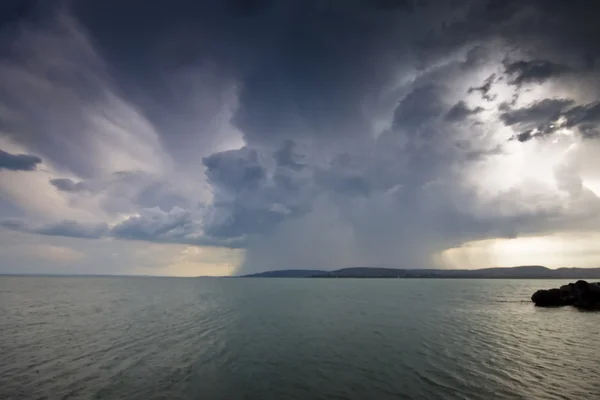 호수 balaton 이상의 폭풍 — 스톡 사진