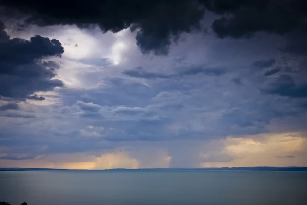 Storm over het Balatonmeer — Stockfoto