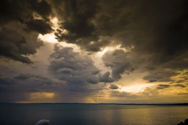 风暴结束巴拉顿湖 — 图库照片