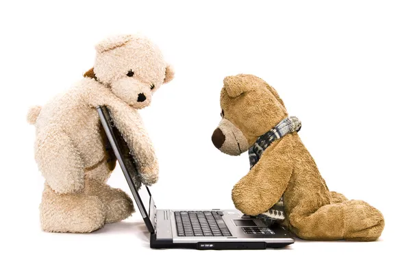 Teddybär und moderner silberner Laptop — Stockfoto