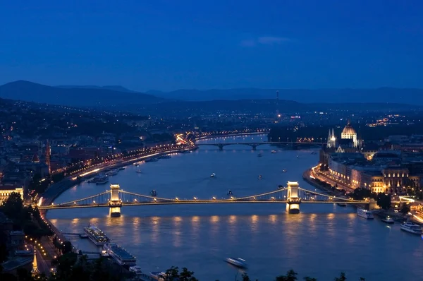 Будапешт ночью — стоковое фото