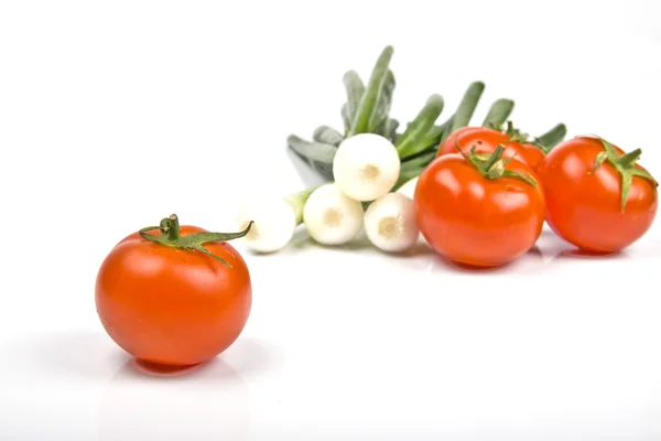 Oignons de printemps et tomates — Photo