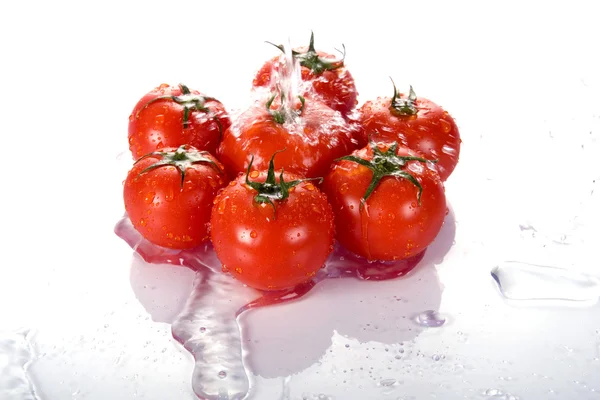 Dokonalé mokré rajčata čerstvé červené — Stock fotografie
