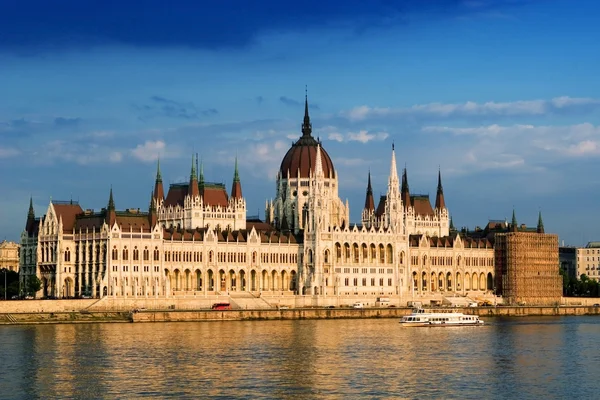 Parlamentti (Unkari-Budapest ) — kuvapankkivalokuva