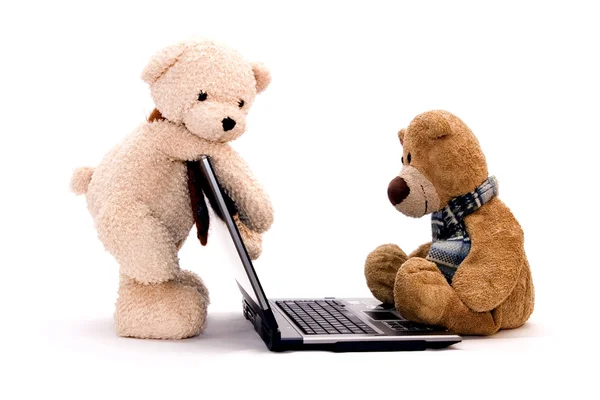 Teddybär und moderner silberner Laptop — Stockfoto