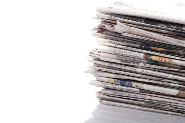 Velhos jornais e revistas em uma pilha — Fotografia de Stock