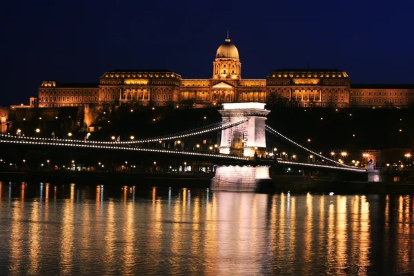 在晚上的布达佩斯 — 图库照片
