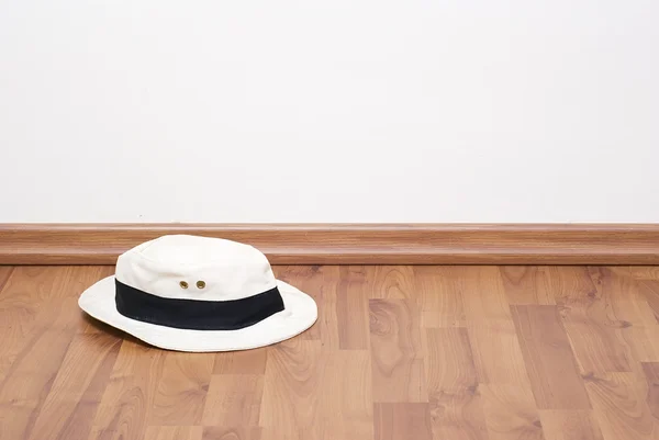 Καπέλο στο έδαφος — Φωτογραφία Αρχείου