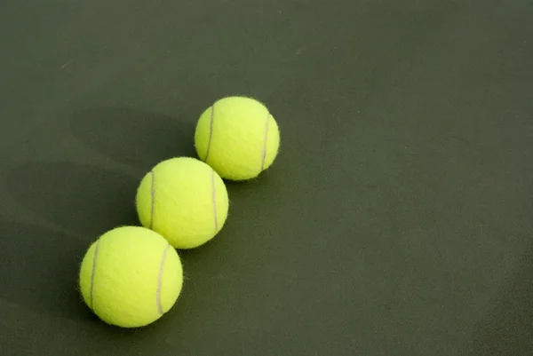 Tres pelotas de tenis — Foto de Stock