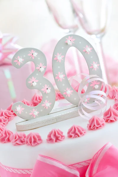 Trinta bolo de aniversário — Fotografia de Stock