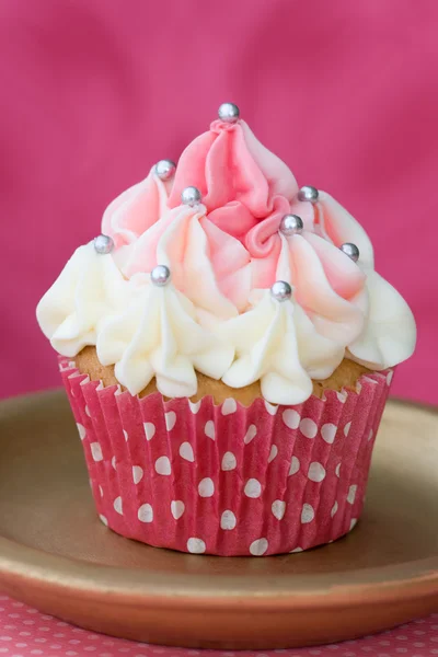 Ροζ και λευκό cupcake — Φωτογραφία Αρχείου