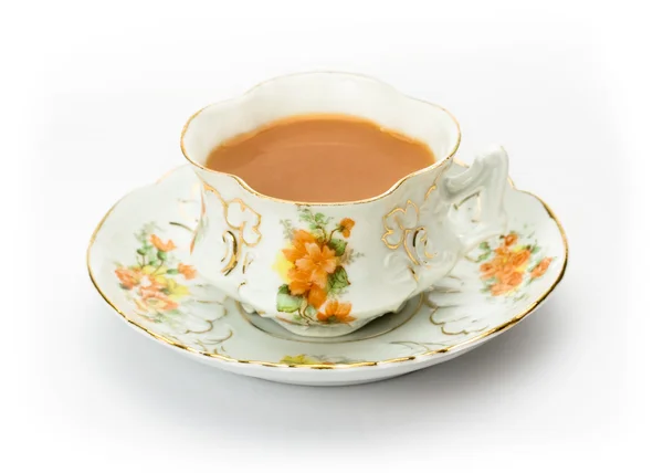 Chá servido em uma xícara de porcelana de osso antigo — Fotografia de Stock