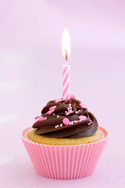 Bolo de aniversário rosa — Fotografia de Stock