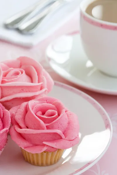 장미 컵 케이크 — 스톡 사진