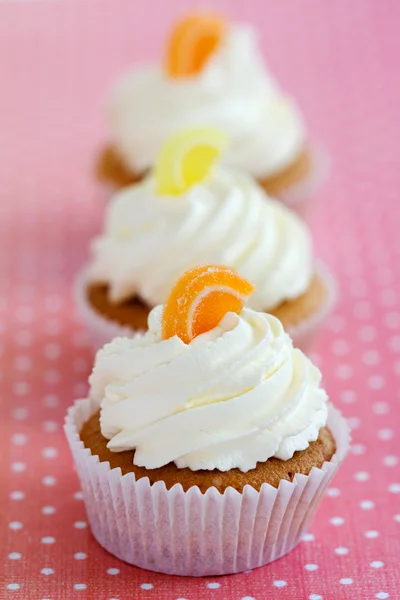 オレンジやレモンのカップケーキ — ストック写真