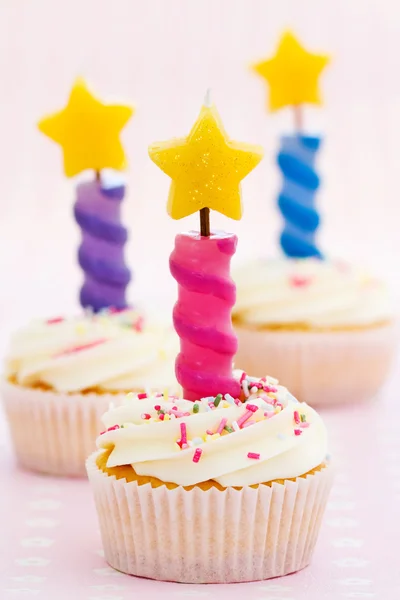 Trzy urodziny cupcakes — Zdjęcie stockowe