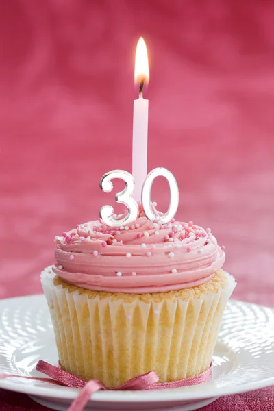 Trigésimo aniversário cupcake — Fotografia de Stock