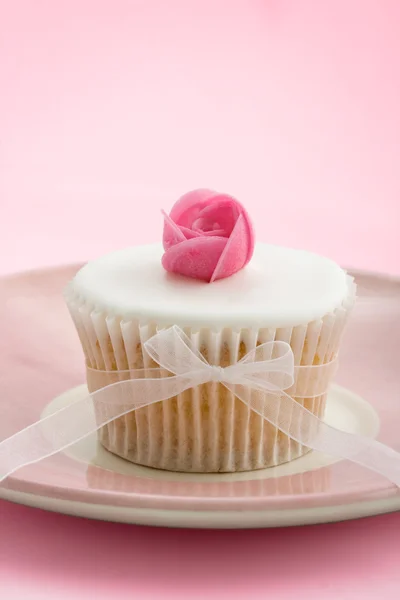 Cupcake al bocciolo di rosa — Foto Stock