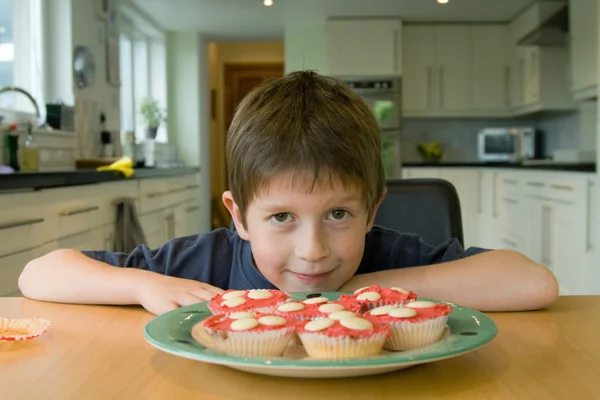Boy with cupcakes — Stock Photo, Image