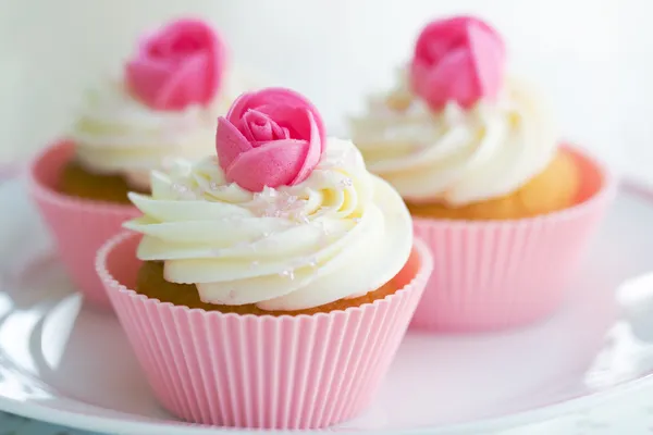 バラのつぼみのカップケーキ — ストック写真