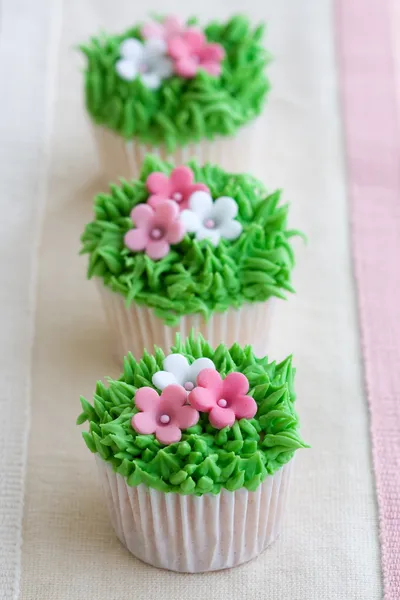 Cupcakes de jardín de flores — Foto de Stock