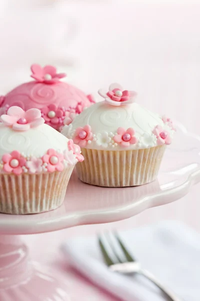 Cupcakes på en cakestand — Stockfoto