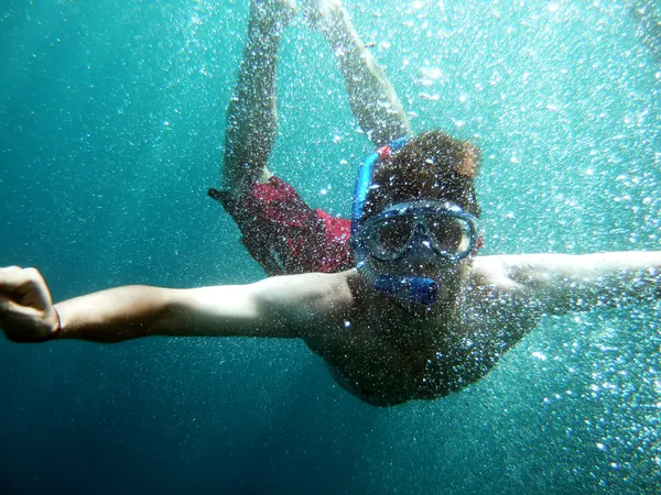 Dive with a lot of bubbles — Stock Photo, Image