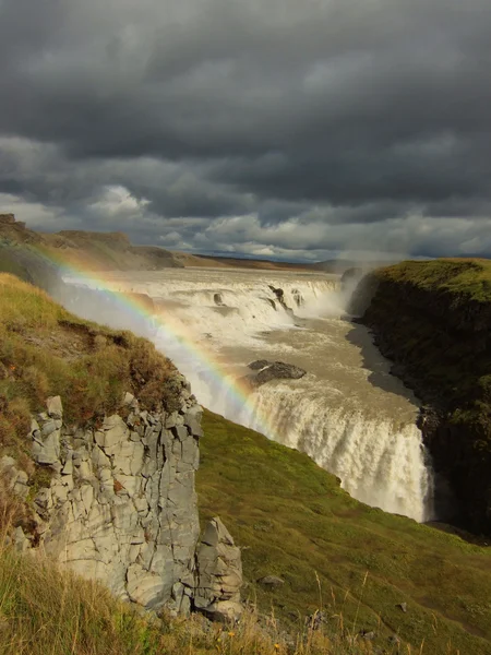 Cascada y arco iris — Foto de Stock
