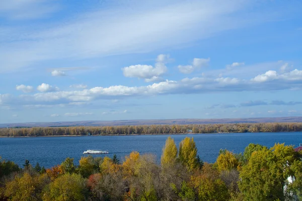 Flusslandschaft. Herbst — Stockfoto