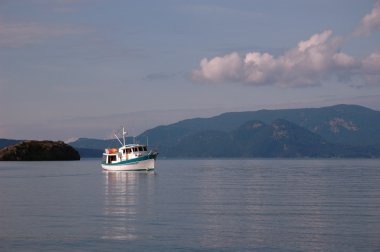 tek bir tekne lopez Adası yakınlarında