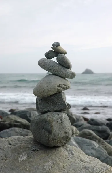 Balanceamento escultura rochas — Fotografia de Stock