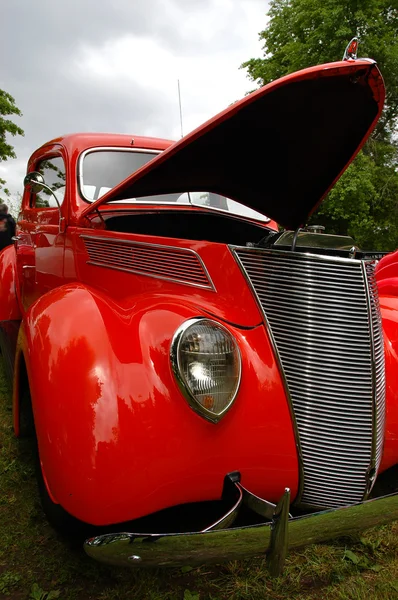 Vintage czerwony samochód — Zdjęcie stockowe