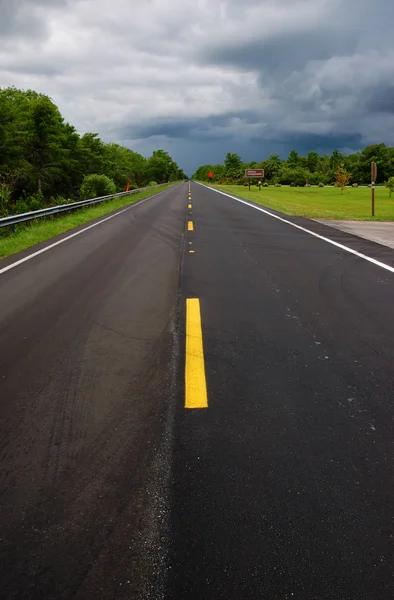 Tamiami trail before thunderstorm — Stock Photo, Image