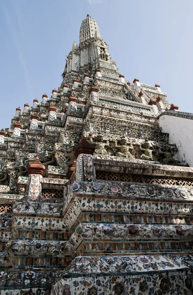 Wat arun - templet i gryningen — Stockfoto