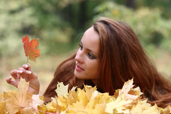 Girl with a maple leaf — Stock Photo, Image