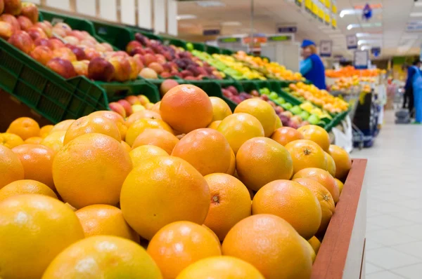 Frutas en la tienda —  Fotos de Stock