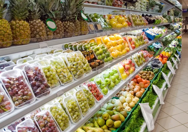 Fruits in shop — Stock Photo, Image