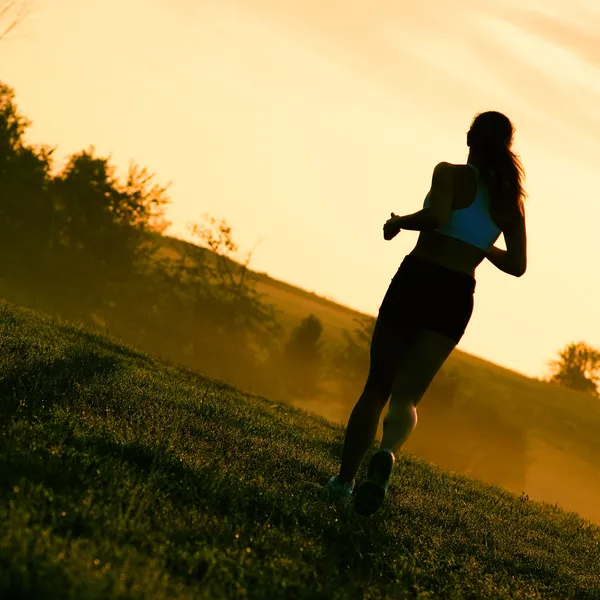 Krásná žena běžec — Stock fotografie