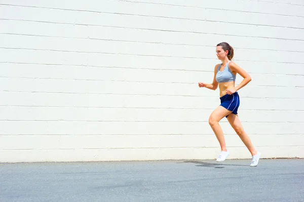 Kentsel Olgun kadın egzersiz — Stok fotoğraf
