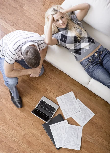Young Couple Doing Taxes — Stock Photo, Image