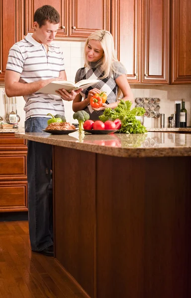 Young Couple Cooking — Stock Photo, Image