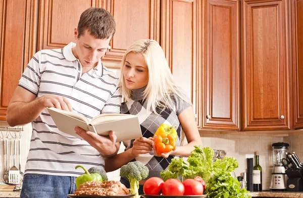 Young Couple Cooking — Stock Photo, Image