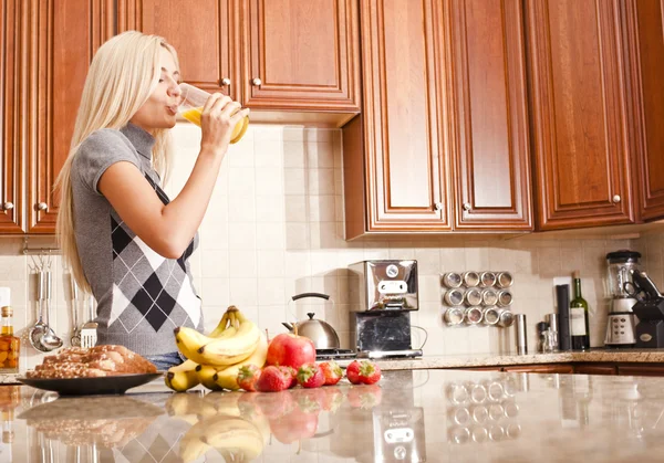 Young Woman Drinking Glass of Orange Juice — Stock Photo, Image