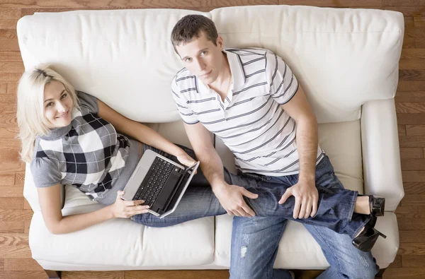 Overhead View of Couple Relaxing on Couch — Stock Photo, Image