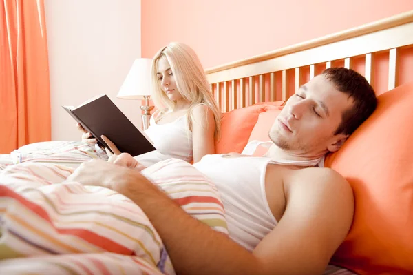 Couple Relaxing in Bed — Stock Photo, Image