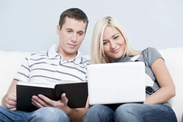 Couple Relaxing on Couch — Stock Photo, Image